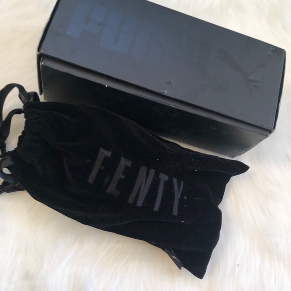 Puma FENTY Ladies Clear Jelly Slides Size 6.5 - Picture 8 of 9